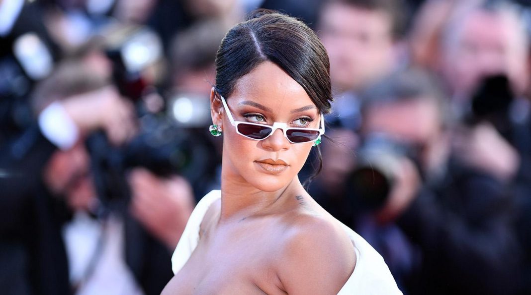 Rihanna Rejected Super Bowl Star Mag 