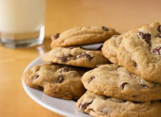 The secret to perfect chocolate chip cookies? 'It's all in the pan-bang,' says blogger (Report)