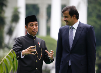 Qatar ruler urges end to trade embargo, calls for talks (Report)