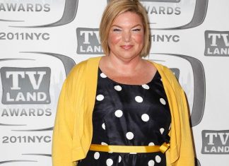 'Facts of Life' star Mindy Cohn reveals secret 5-year battle with breast cancer (Report)