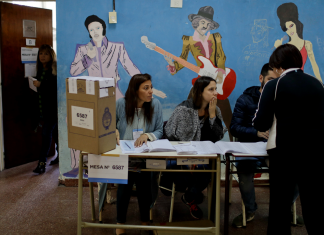 Argentine president looks for legislative majority (Report)