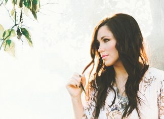 Kari Jobe: Jesus is 'the answer' to healing the nation (Report)