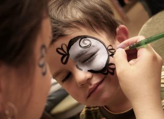 Mom claims store-bought Halloween makeup 'severely' burned son's face (Report)