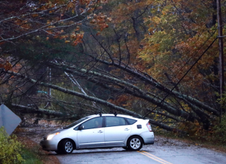 Massive storm leaves hundreds of thousands without power in Northeast (Report)