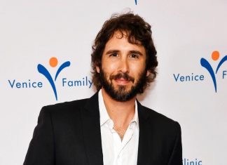 Josh Groban tweets from near New York crash, shooting scene (Report)