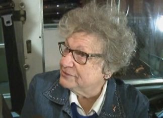 Kansas driver makes students 'feel good' with festive school bus decorations (Report)