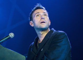 Damon Albarn working on The Good, The Bad & The Queen album with David Bowie producer Tony Visconti (Report)
