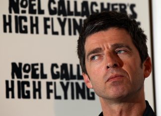 Police hunting ‘Noel Gallagher lookalike’ seen licking windows in Swindon (Report)