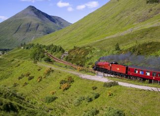 ‘Hogwarts Express’ rescues family stranded in remote Scottish Highlands (Report)