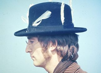 Unseen John Lennon photos unearthed from junk drawer after 34 years (Report)