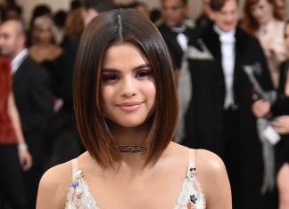 Watch Selena Gomez open up about “life-saving” kidney transplant operation (Report)