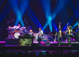 Steely Dan play first UK show after death of Walter Becker (Report)