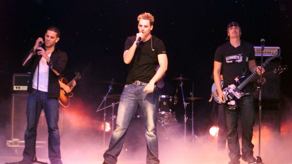(L-R) Rich Cronin, Brad Fischetti and Devin Lima perform at the Ford Super Model of the World contest on South Beach in Miami Beach, Florida November 17, 2001.