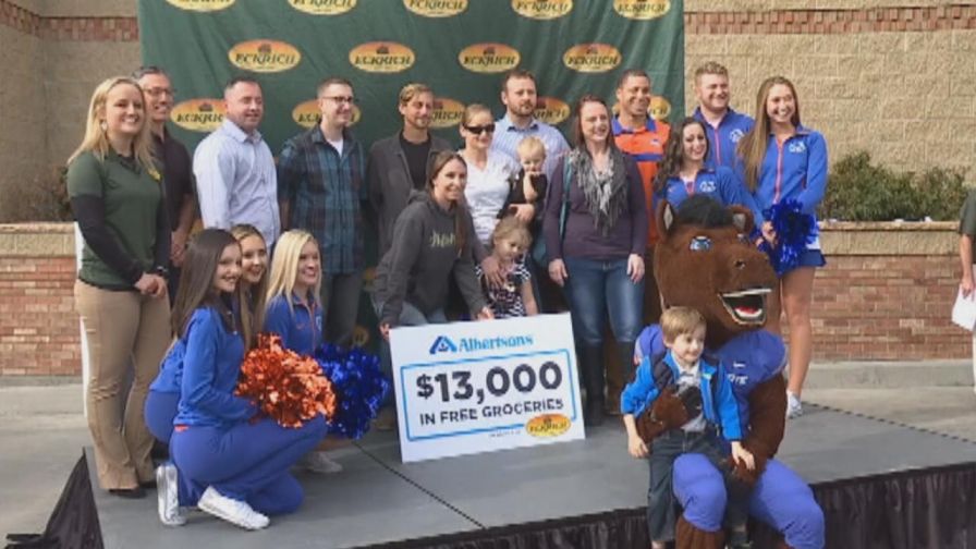 Raw video: Families in Idaho go on shopping spree thanks to Albertsons store. 
