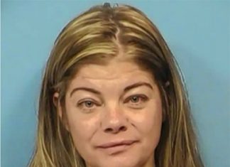 Probation for middle school teacher, 46, who got 'caught in the act' during sex with her friend’s teenage son (Report)