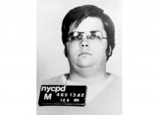 John Lennon’s killer Mark Chapman believes Jesus “forgave” him for murder (Report)