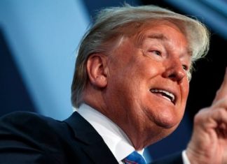 Trump assails Canadian tariffs, accuses people of smuggling U.S. goods home (Report)