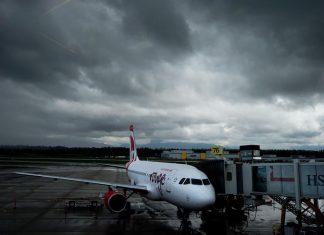 Transport Canada says it wasn’t feces that fell onto people and cars in B.C. (Details)