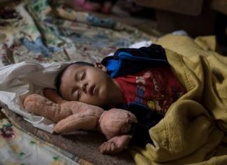 Toddler migrants held in at least 3 shelters in Texas (Report)