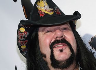 Entertainment: Pantera drummer Vinnie Paul dies at 54 (News)