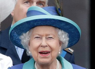 Queen changes into ‘work shoes’ during RAF centenary | Royal | News (Details)