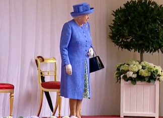 The Queen KEPT WAITING for Donald Trump at Windsor Castle | Royal | News (Details)
