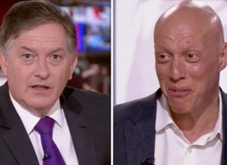 BBC News: Simon McCoy leaves royal correspondent in STITCHES with Buckingham Palace pun | Royal | News (Details)