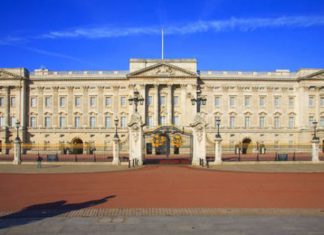 Inside Buckingham Palace: The long route of the Queen’s royal footmen revealed | Royal | News (Details)