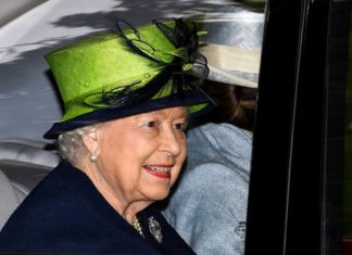 Queen smiles and waves as she attends church during Balmoral holiday | Royal | News (Details)
