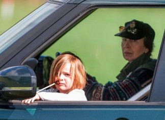 Zara Tindal’s daughter Mia larks about before riding up front with gran Princess Anne | Royal | News (Details)