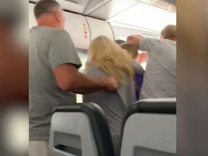 Frontier Airlines: Passenger manages to open door while plane (Watch)