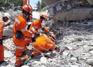Indonesia quake: 34 bodies discovered inside church Indonesia quake: 34 bodies discovered inside church