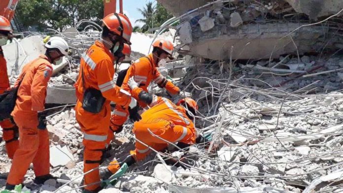 Indonesia quake: 34 bodies discovered inside church