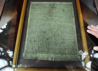 Magna Carta theft: Man ‘armed with hammer tries to steal manuscript Magna Carta theft: Man 'armed with hammer tries to steal manuscript