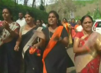 A ‘620km Human Chain’, Indian Women Rally for Equality (Picture) A '620km Human Chain', Indian Women Rally for Equality (Picture)