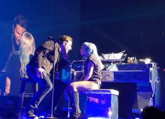 Bradley Cooper joins Lady Gaga on stage in Las Vegas (Video) Bradley Cooper joins Lady Gaga on stage in Las Vegas (Video)