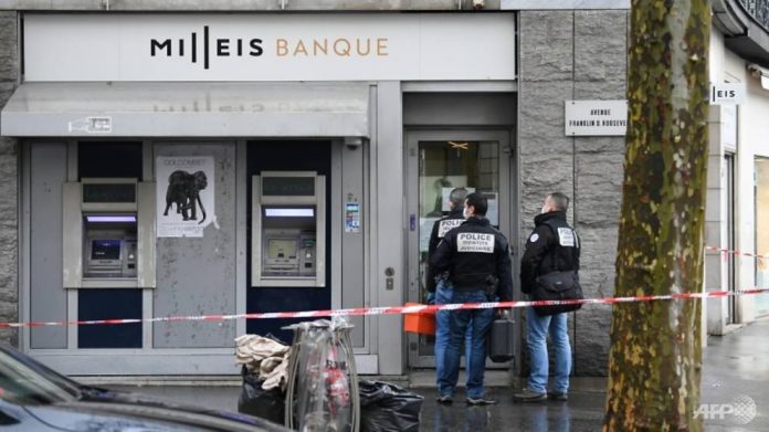 Paris bank robbery: ‘Several’ suspects on the run, Report