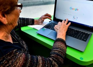 People 65 and older share more fake news than other groups (Study) People 65 and older share more fake news than other groups (Study)