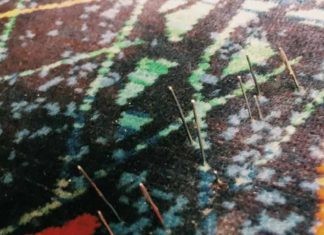 Sewing needles stuck into Melbourne train seat (Photo) Sewing needles stuck into Melbourne train seat (Photo)