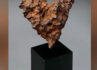 Heart-shaped meteorite up for auction on Valentine’s Day (Photo) Heart-shaped meteorite up for auction on Valentine's Day (Photo)