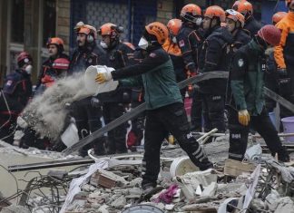 Istanbul building collapse: Teenager pulled alive from ruins, Report Istanbul building collapse: Teenager pulled alive from ruins, Report