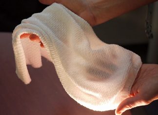 Researchers create clothing material that cools or heats depending on environment Researchers create clothing material that cools or heats depending on environment