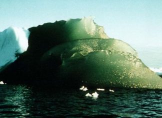 Green Icebergs In Antarctica Have Baffled Scientists for Decades Green Icebergs In Antarctica Have Baffled Scientists for Decades