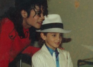 Jackson albums defy controversy, fly up the charts (Reports) Jackson albums defy controversy, fly up the charts (Reports)