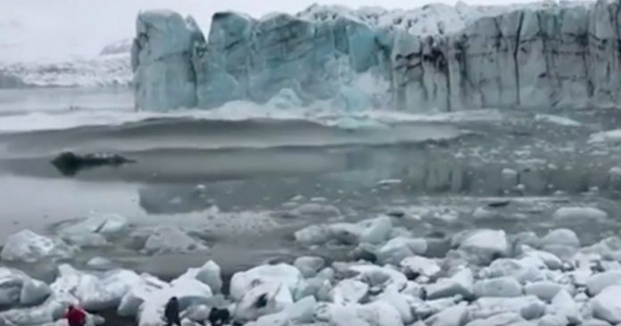 Iceland glacier collapse: Tourists Barely Escape Massive Wave