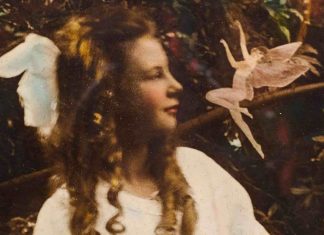 Images of one of the 20th century’s ‘best hoaxes’ auctioned, Report Images of one of the 20th century's 'best hoaxes' auctioned, Report