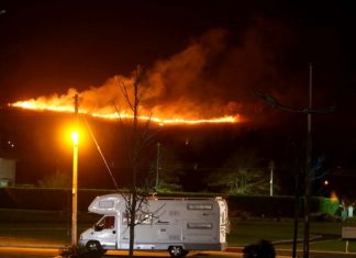 Mourne Mountains: Fire crews battling large forest fire in Co Down Mourne Mountains: Fire crews battling large forest fire in Co Down