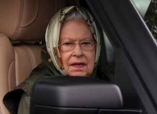 Queen Elizabeth to quit driving in public, Report Queen Elizabeth to quit driving in public, Report