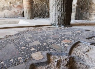 Tourist caught with Pompeii mosaic tiles, Report Tourist caught with Pompeii mosaic tiles, Report