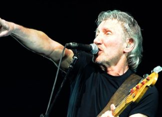 Roger Waters performs at rally in aid of Julian Assange, Report Roger Waters performs at rally in aid of Julian Assange, Report